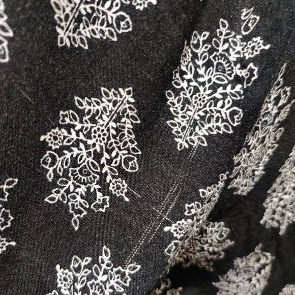 Old Navy XXL Plus Size Black White Floral Tunic Blouse Long Sleeve Boho Top Chic - Picture 6 of 7